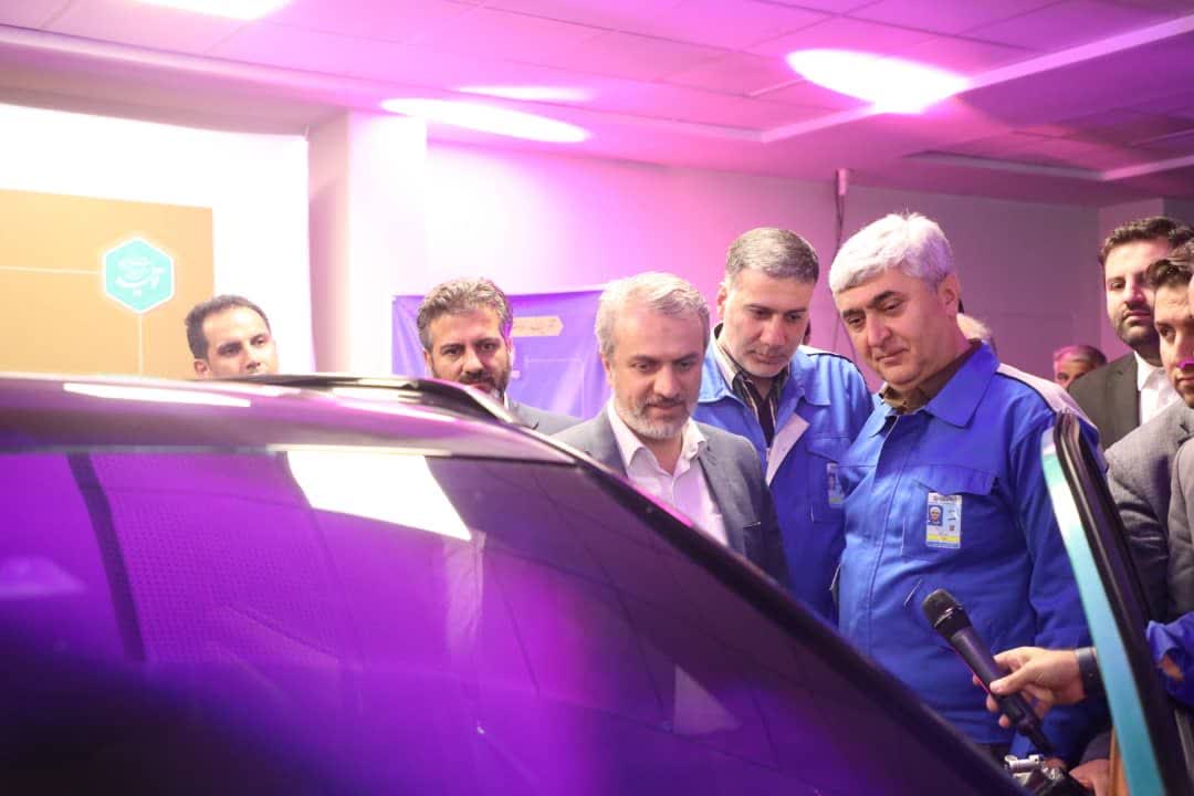 خودروی ری را ایران خودرو توسط وزیر صمت رونمایی شد! مراسم یواشکی یا فرار از استیضاح؟
