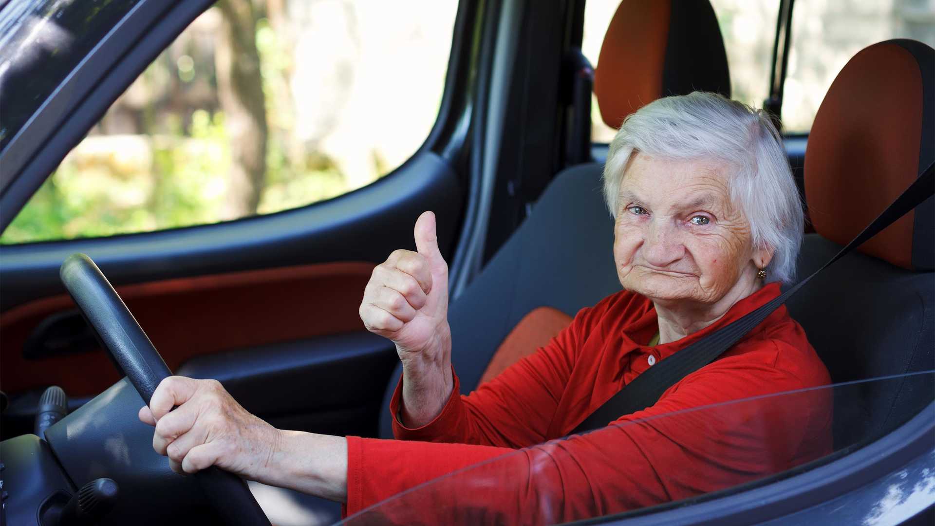 جریمه مادربزرگ برای سرعت بیش از 230 کیلومتر در ساعت!