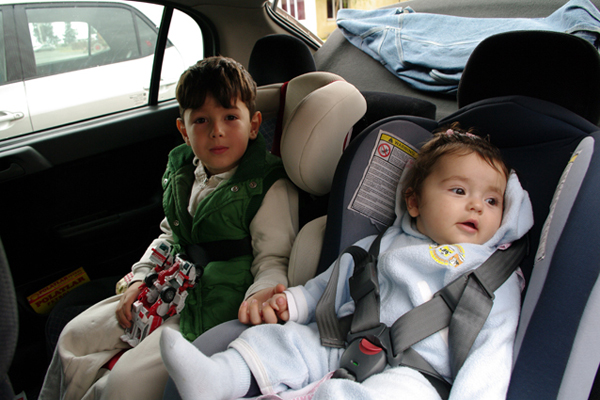 الزام استفاده از صندلی کودک در خودروهای حامل کودک