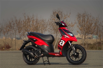 فیلم تست و بررسی موتورسیکلت آپریلیا SR160، اسکوتر جدید بازار - 1