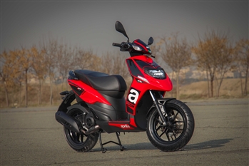فیلم تست و بررسی موتورسیکلت آپریلیا SR160، اسکوتر جدید بازار - 0