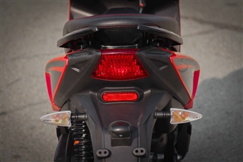 فیلم تست و بررسی موتورسیکلت آپریلیا SR160، اسکوتر جدید بازار - 22