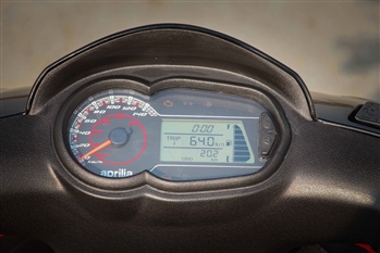 فیلم تست و بررسی موتورسیکلت آپریلیا SR160، اسکوتر جدید بازار - 27
