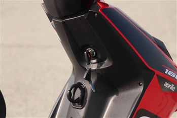 فیلم تست و بررسی موتورسیکلت آپریلیا SR160، اسکوتر جدید بازار - 35