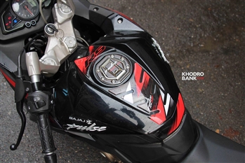 بررسی فنی و تجربه رانندگی با موتورسیکلت پالس RS200 - 12
