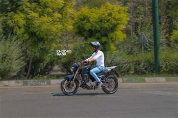 تجربه رانندگی و بررسی فنی موتورسیکلت زونتس ZT250R – غریبه‌ای در شهر - 3
