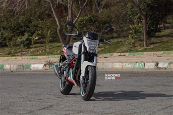 بررسی فنی و رانندگی با موتورسیکلت بنلی TNT25 - ایتالیایی با طعم چینی - 25