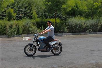 تست و بررسی موتورسیکلت برقی سوپر سوکو TC - روح مدرن در قالبی کلاسیک - 2