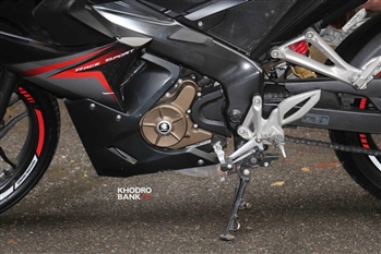 بررسی فنی و تجربه رانندگی با موتورسیکلت پالس RS200 - 4