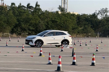 ملاقات با KMC SR6 در پیست آزمایشی جک؛ تجربه رانندگی با کراس‌اوور کرمان‌موتور + فیلم و عکس - 12