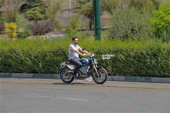 تست و بررسی موتورسیکلت برقی سوپر سوکو TC - روح مدرن در قالبی کلاسیک - 1
