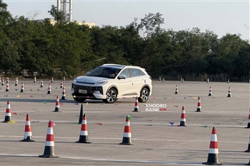 ملاقات با KMC SR6 در پیست آزمایشی جک؛ تجربه رانندگی با کراس‌اوور کرمان‌موتور + فیلم و عکس - 11