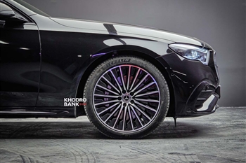 بازگشت پادشاه کلاس E به ایران؛ بررسی کامل و ملاقات با مرسدس بنز E300 مدل ۲۰۲۶ + ویدیو و عکس - 9