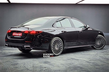 بازگشت پادشاه کلاس E به ایران؛ بررسی کامل و ملاقات با مرسدس بنز E300 مدل ۲۰۲۶ + ویدیو و عکس - 11