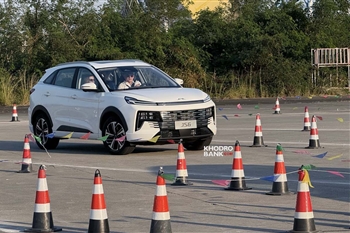 ملاقات با KMC SR6 در پیست آزمایشی جک؛ تجربه رانندگی با کراس‌اوور کرمان‌موتور + فیلم و عکس - 9