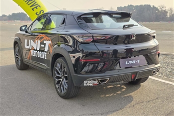 تجربه رانندگی چانگان UNI-T آرینا درایو؛ انقلابِ هندسی در جاده‌های ایران + عکس و فیلم - 7