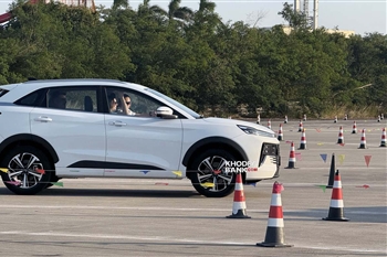 ملاقات با KMC SR6 در پیست آزمایشی جک؛ تجربه رانندگی با کراس‌اوور کرمان‌موتور + فیلم و عکس - 14