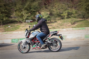بررسی فنی و رانندگی با موتورسیکلت بنلی TNT25 - ایتالیایی با طعم چینی - 38