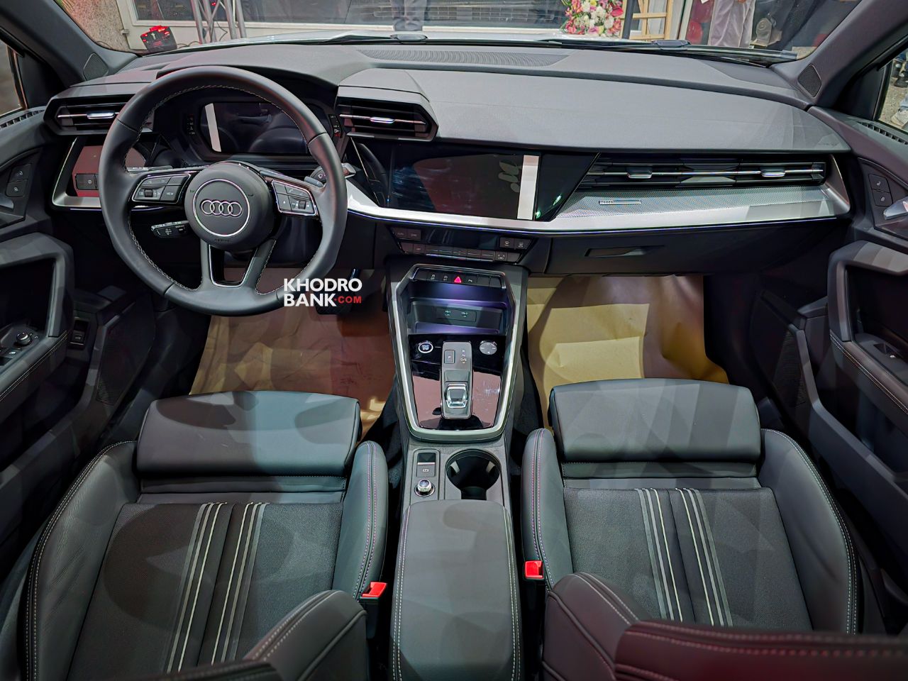 عکس داخل آئودی A3 اسپرت بک