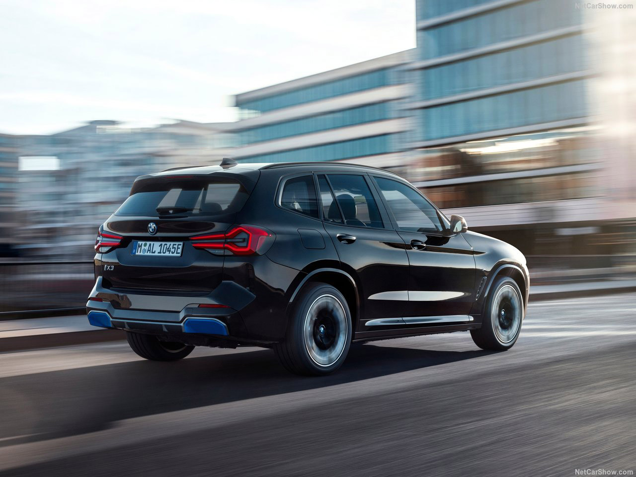 بی ام و iX3 Creative