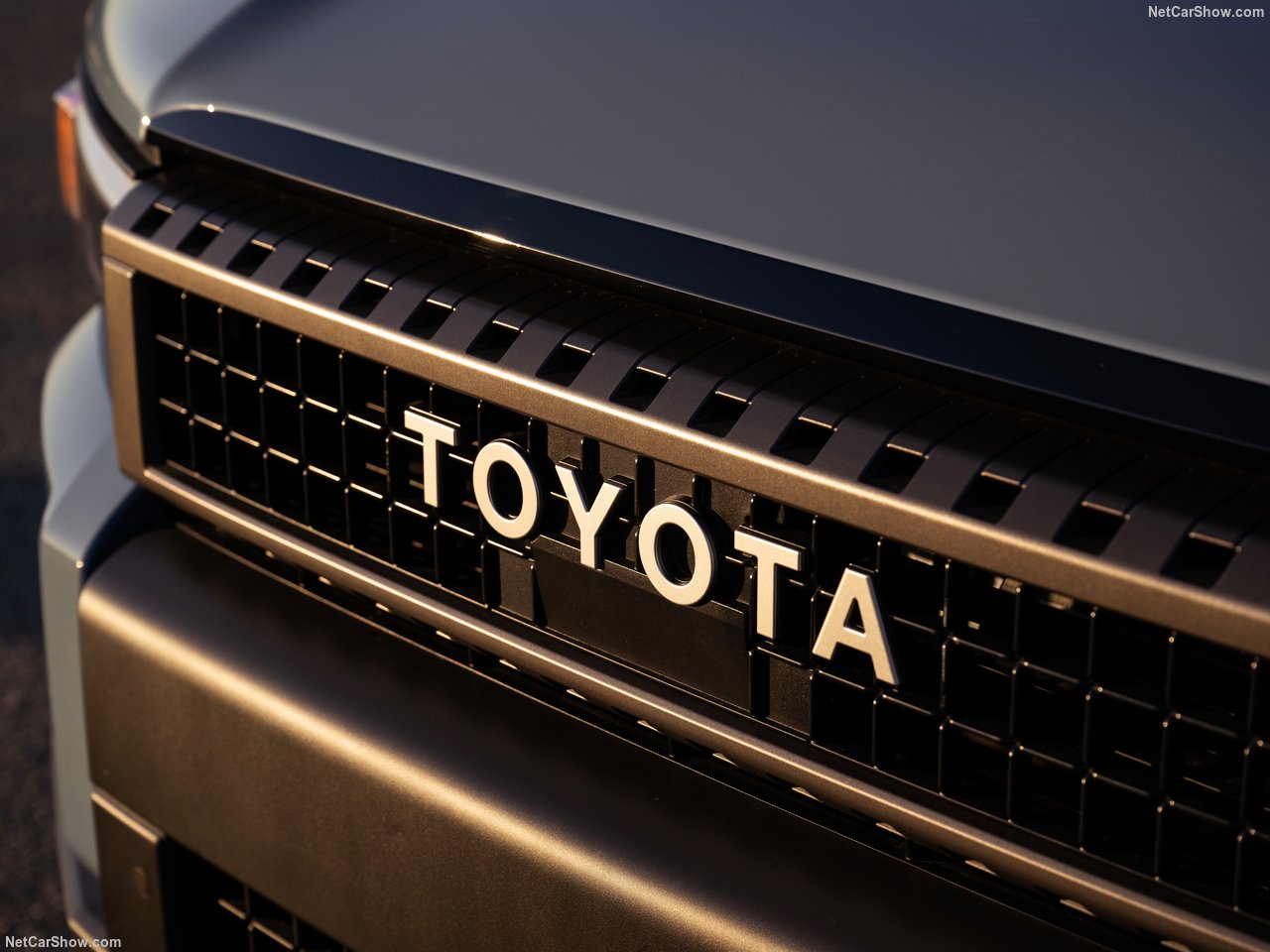 تویوتا پرادو 2025