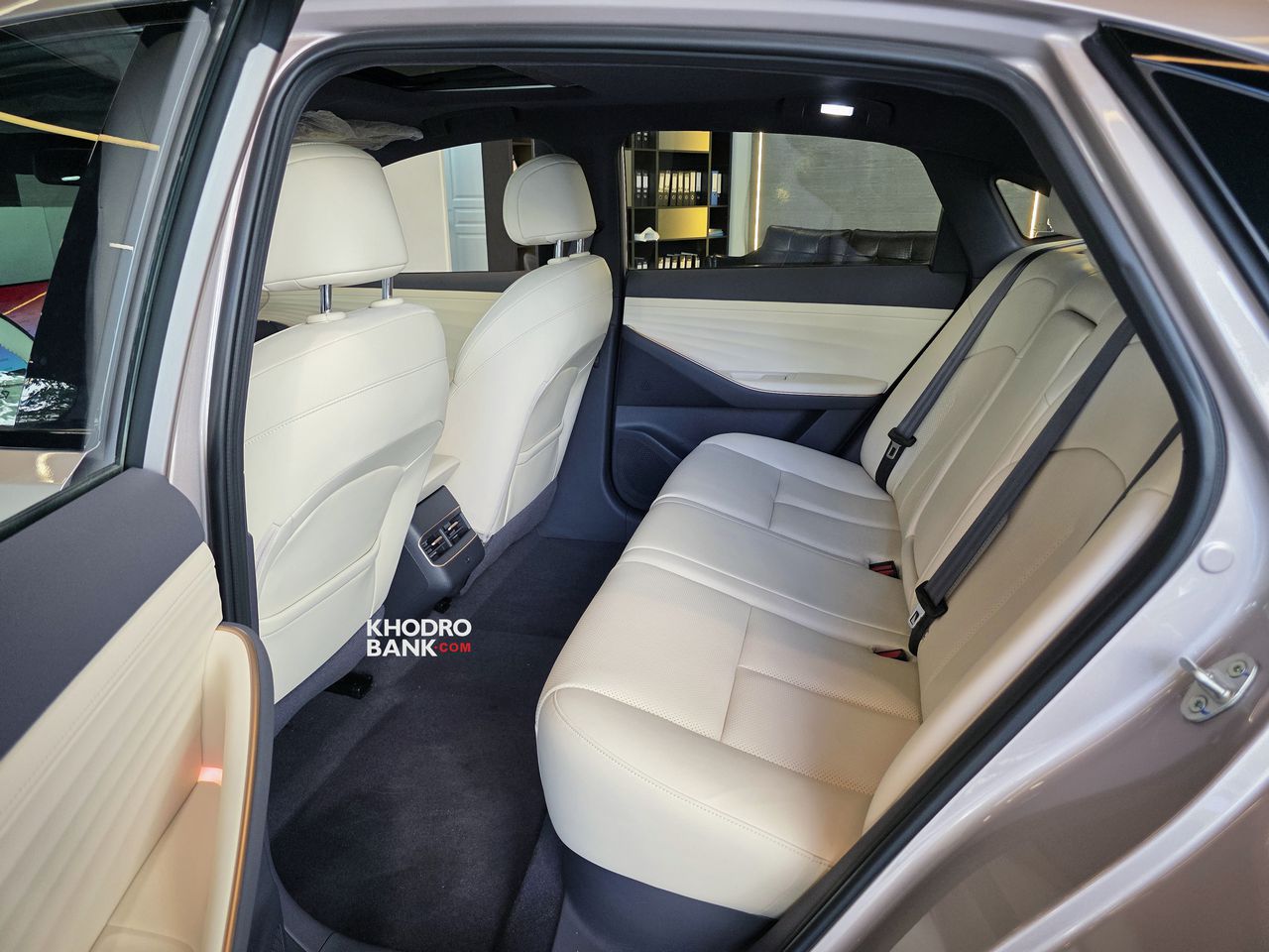 عکس داخل نیسان N6