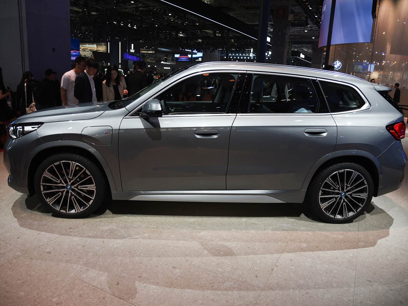 بی ام و iX1 xDrive 30L