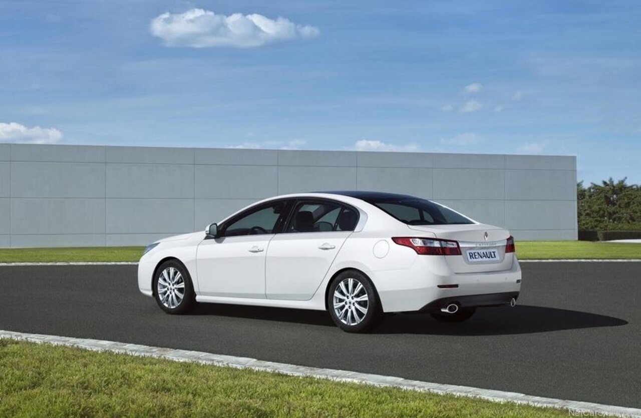 مشخصات فنی رنو لتیتود