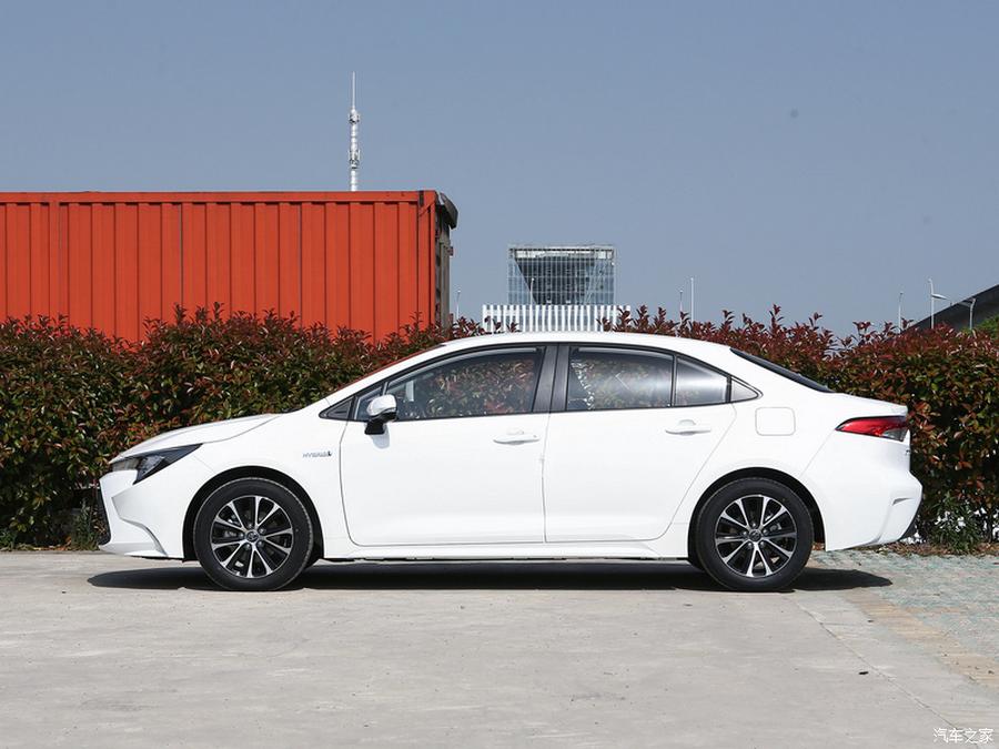 عکس تویوتا لوین هیبرید