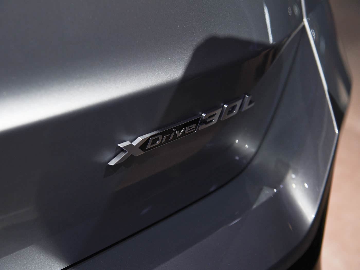 بی ام و iX1 xDrive 30L