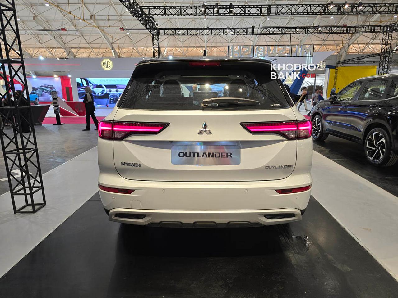 میتسوبیشی اوتلندر 2023