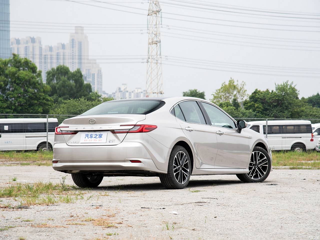 تویوتا کمری هیبرید 2024