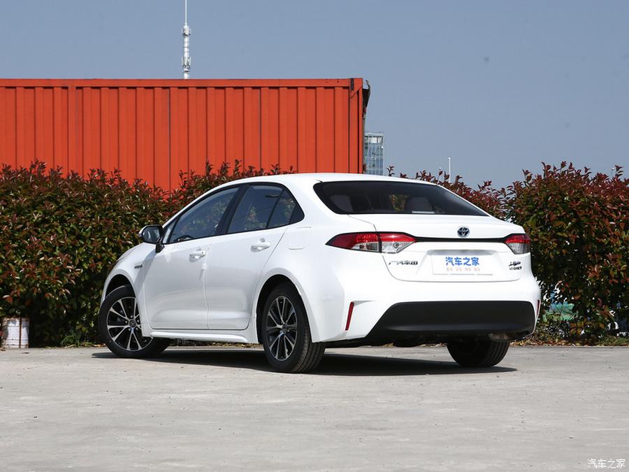 عکس تویوتا لوین هیبرید