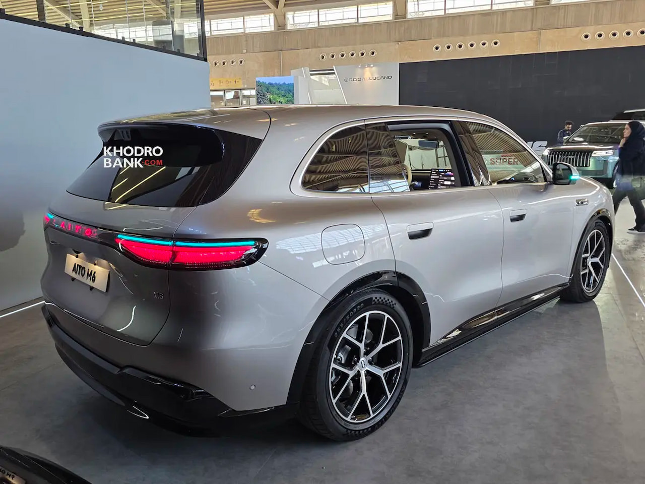 عکس ماشین آیتو M6