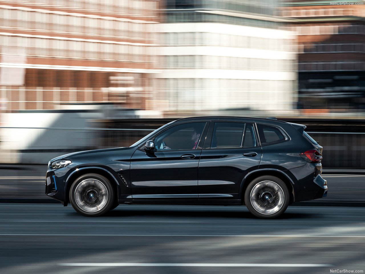 بی ام و iX3 Creative