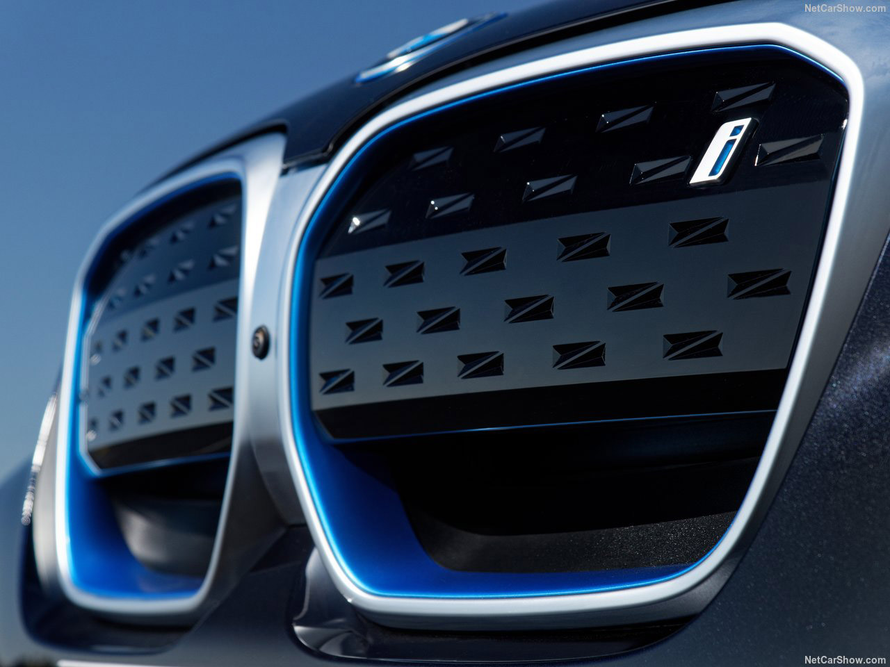 بی ام و iX3 Creative