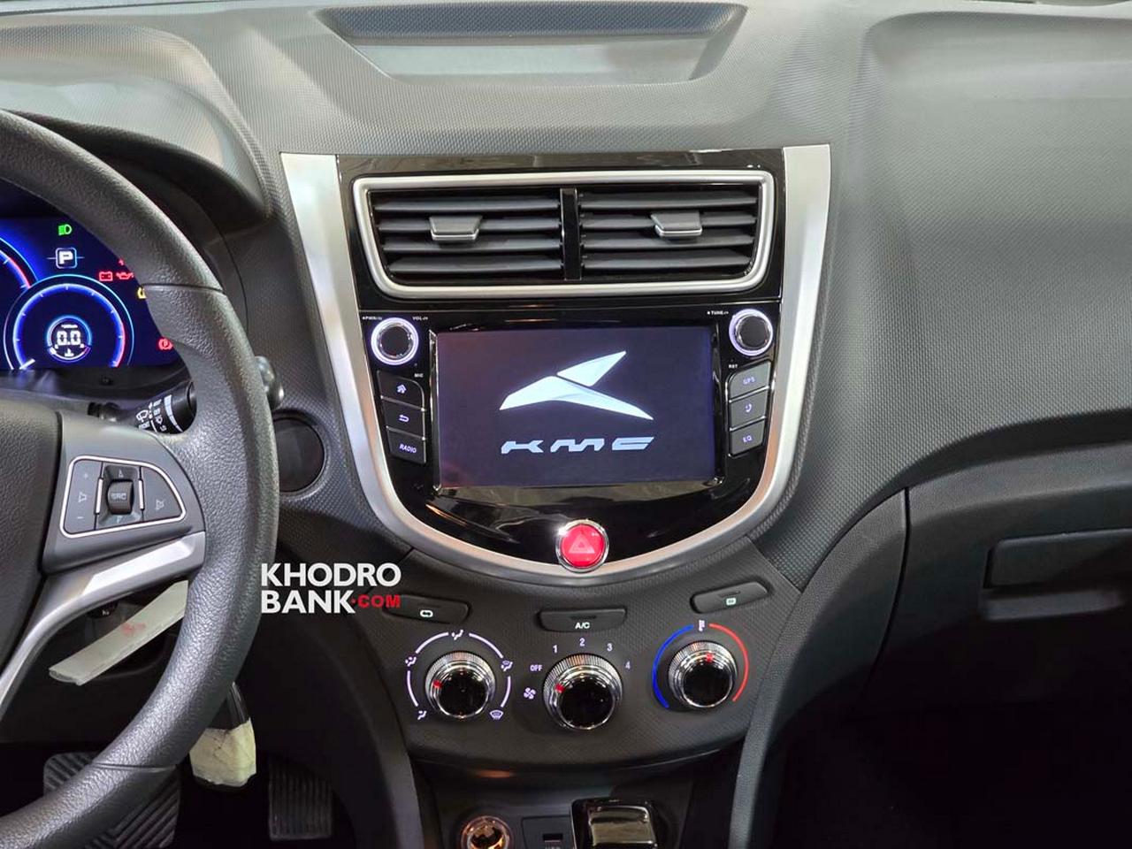 نمای نزدیک از امکانات و تجهیزات نصب شده روی خودرو ایگل کرمان موتور 