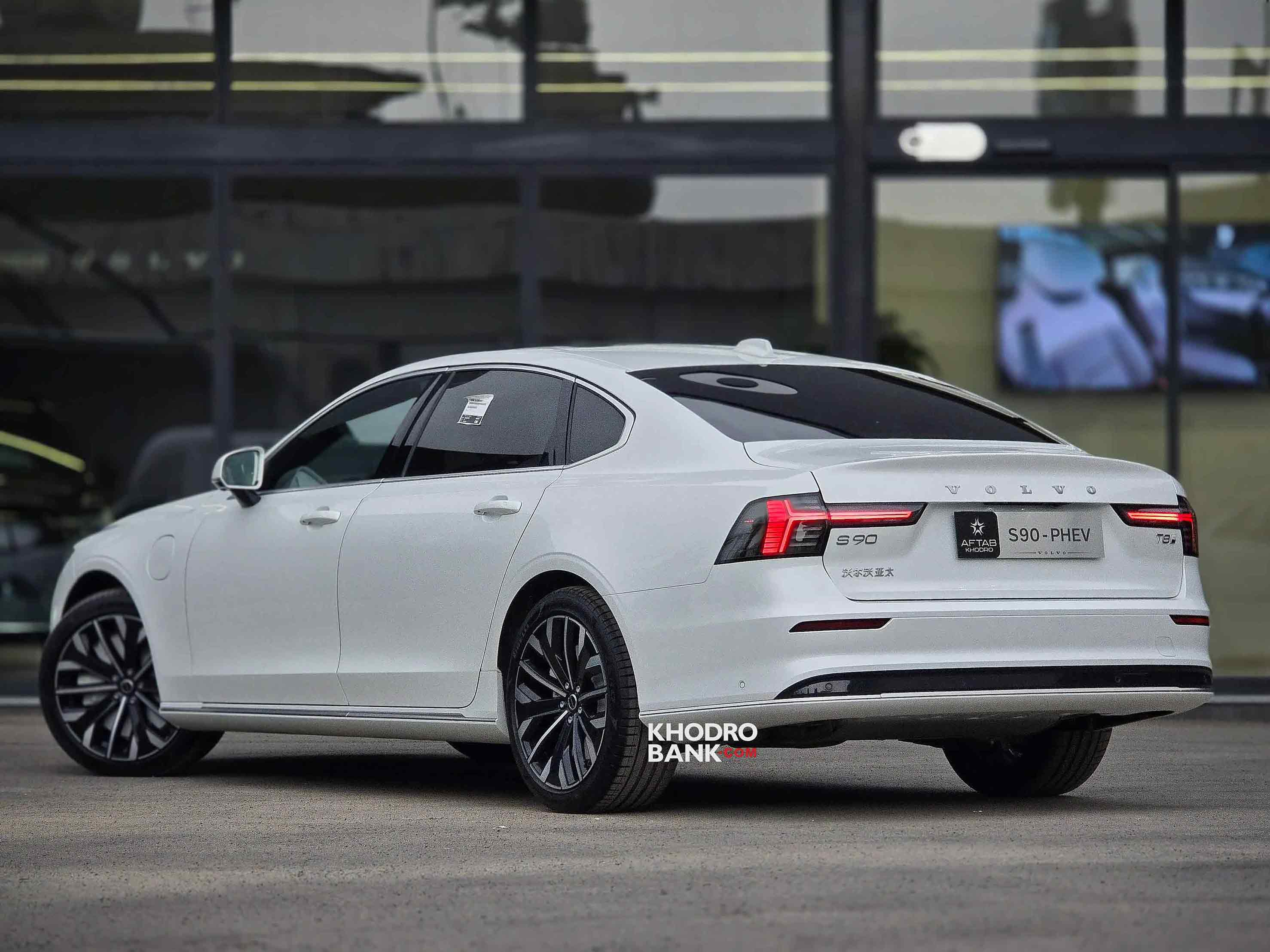 ولوو S90 PHEV