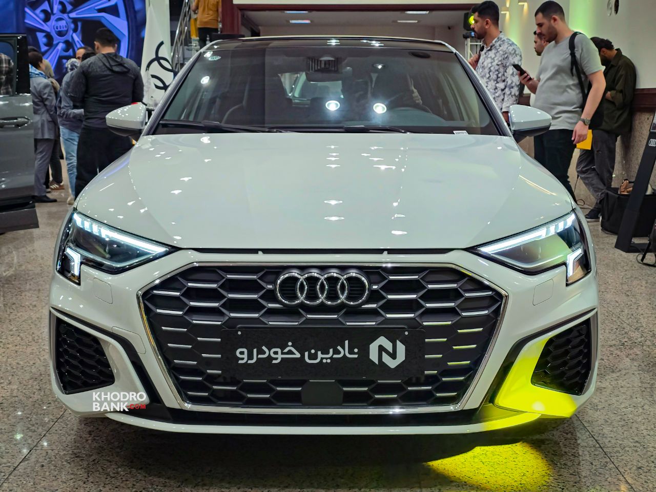 عکس جلو آئودی A3 هاچ بک