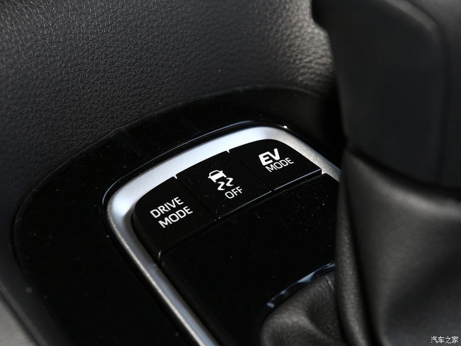 عکس ماشین تویوتا لوین