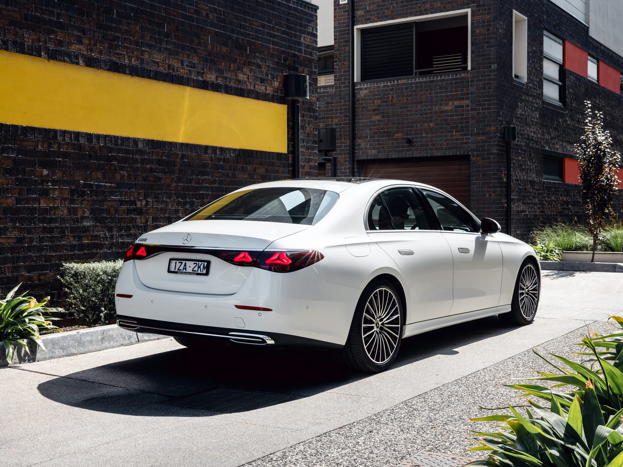 عکس مرسدس بنز E200 سالون