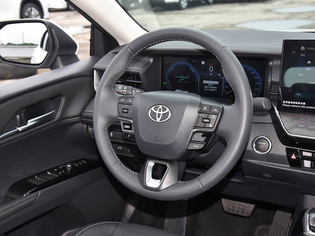 تویوتا کمری هیبرید 2024