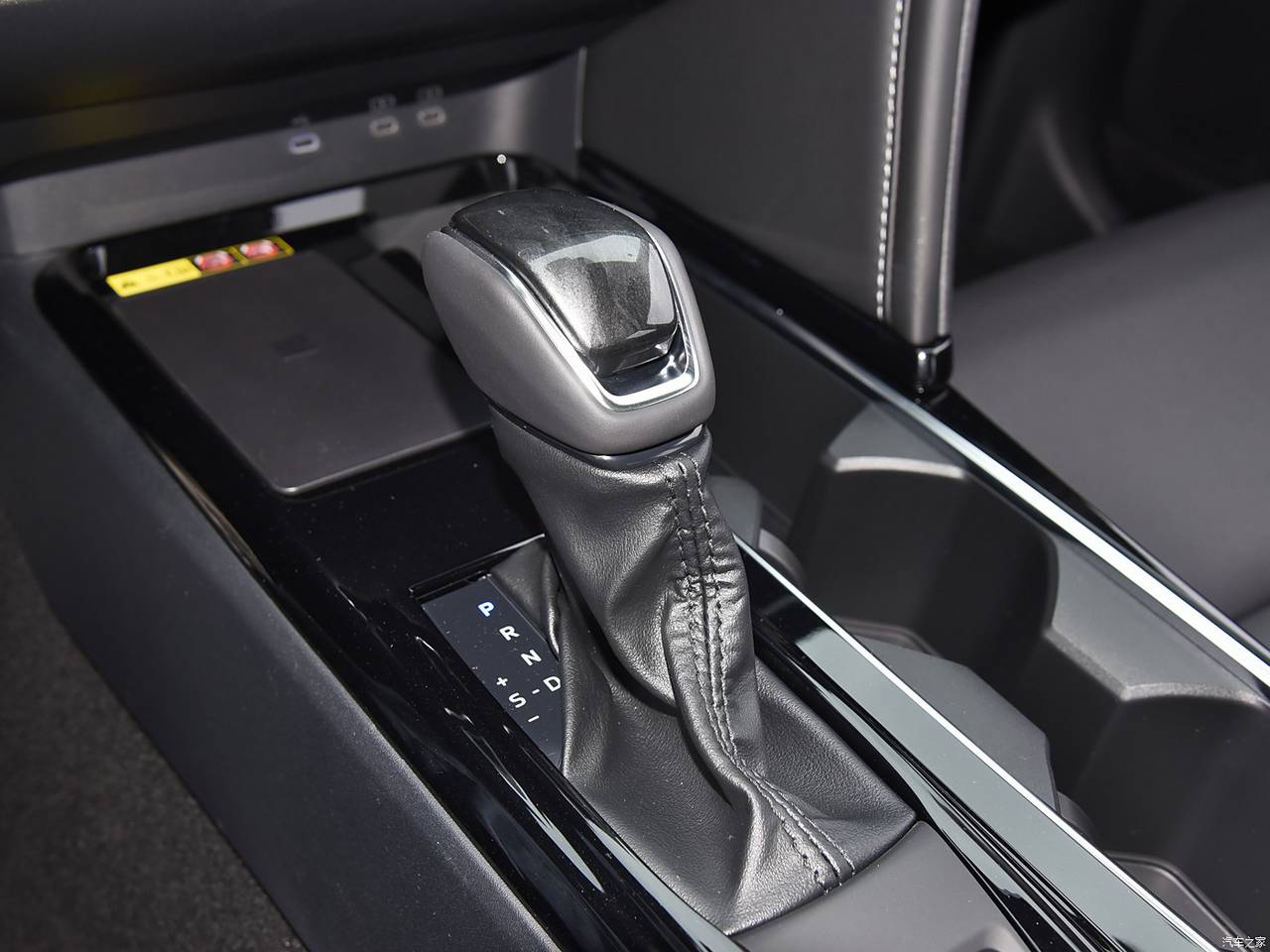 تویوتا کمری هیبرید 2024