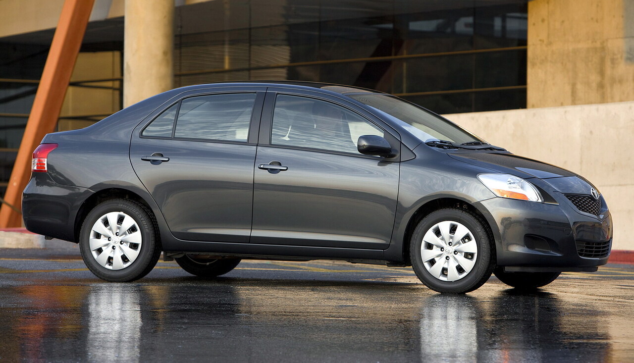 عکس ماشین تویوتا یاریس