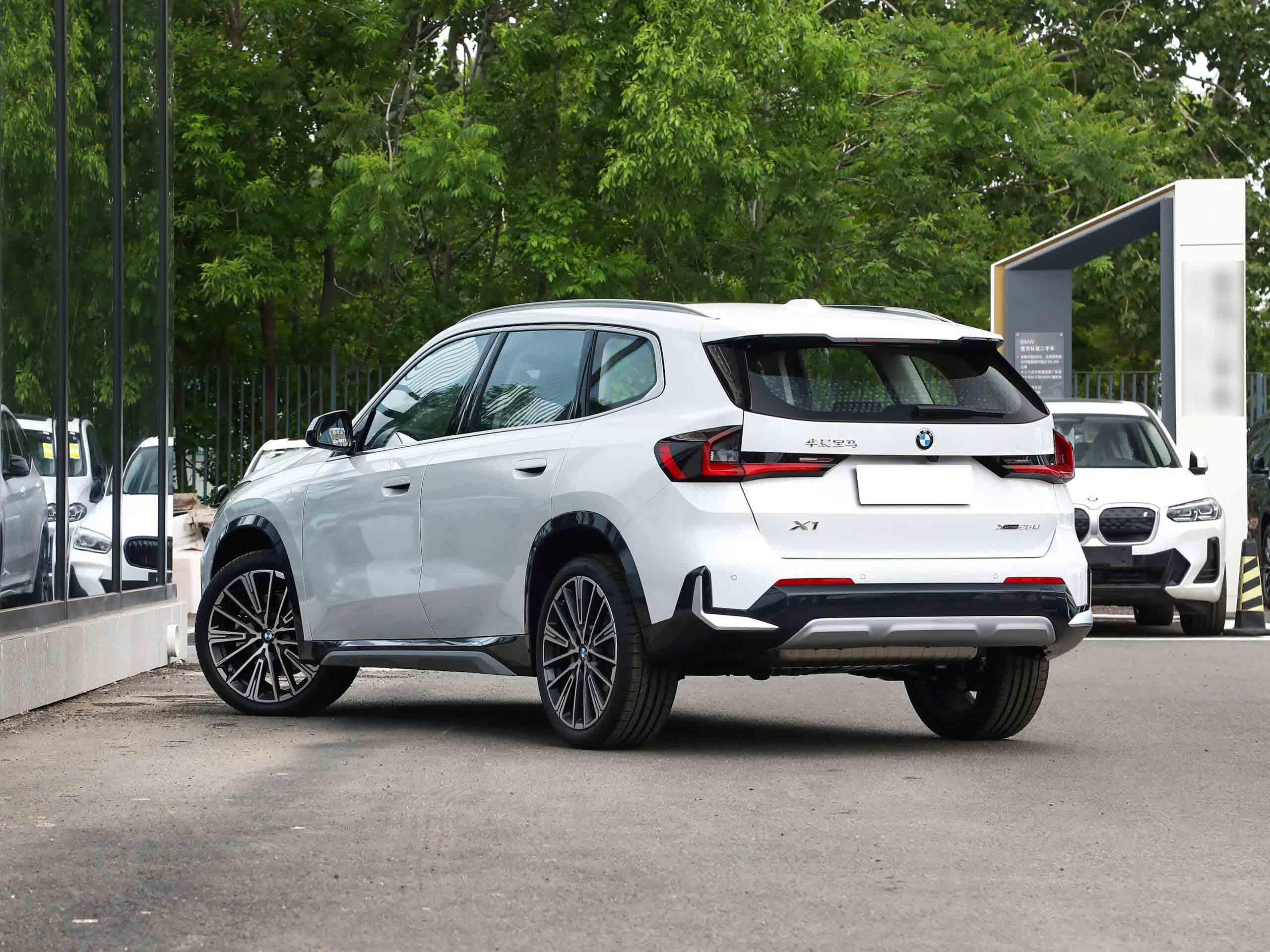 بی ام و X1 25Li M sport