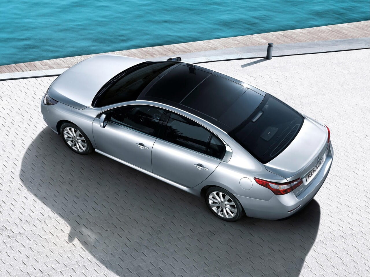 عکس رنو لتیتود