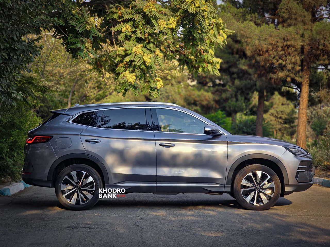 عکس ماشین بی وای دی سانگ پلاس