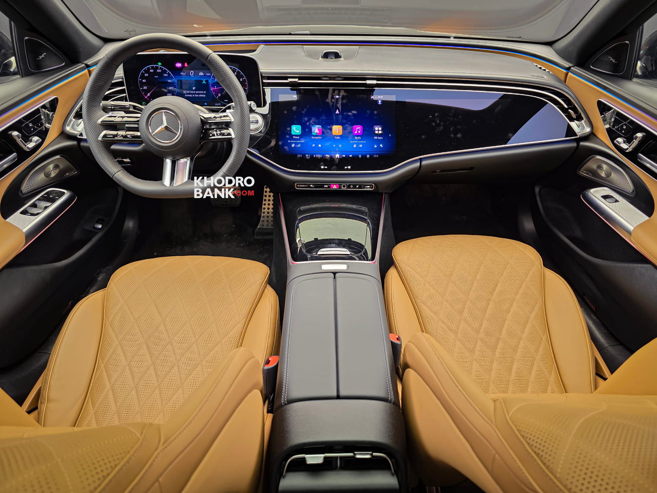 عکس داخل مرسدس بنز E300 جدید