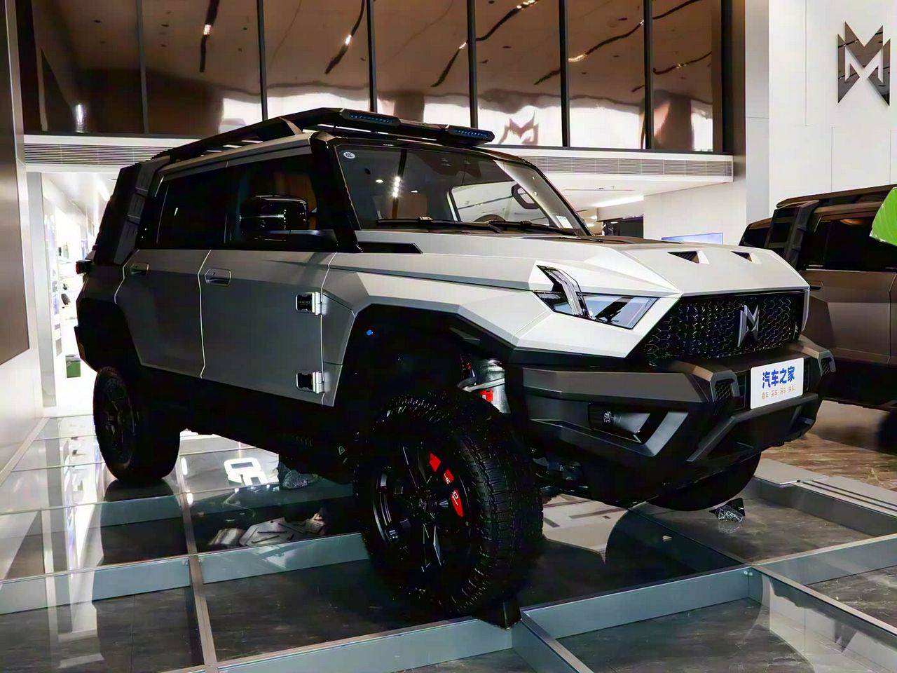 عکس دانگ فنگ M-Hero