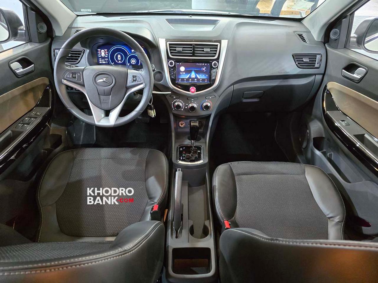 نمایی از طراحی داخلی ماشین کی ام سی ایگل کرمان موتور 